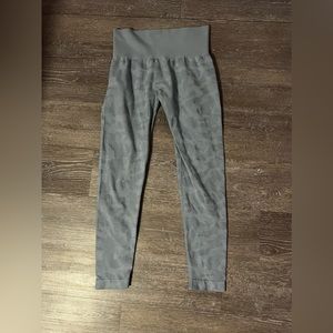 NVGTN icy blue camo leggings!